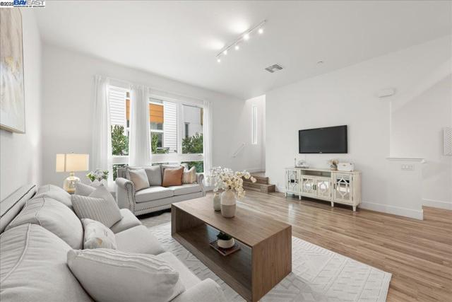 7906 Regional Cmn, Dublin CA: https://media.crmls.org/mediaz/614a0bea-3961-46e1-83a1-a00701752937.jpg