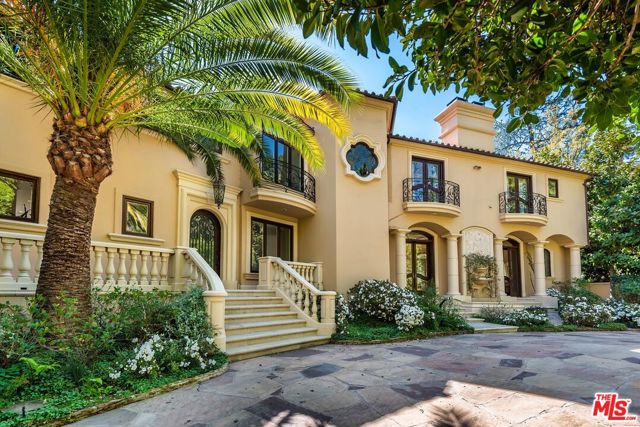 1549 Lindacrest Drive, Beverly Hills CA: https://media.crmls.org/mediaz/614a5664-33dd-4d7e-9bfd-afceddea393c.jpg