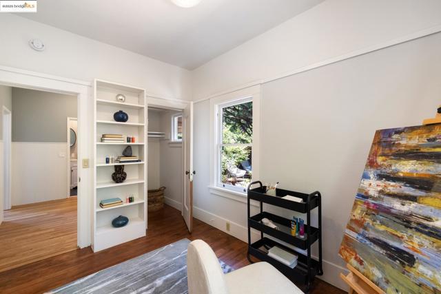 971 Santa Barbara Rd, Berkeley CA: https://media.crmls.org/mediaz/614b1da1-55aa-4580-b336-c4eedac5aebd.jpg