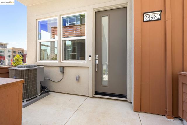 28946 Parkridge Lp, Hayward CA: https://media.crmls.org/mediaz/614b6bd0-eeaa-4695-8798-f1ccbc65f438.jpg
