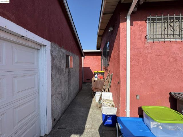 1953 102nd Ave, Oakland CA: https://media.crmls.org/mediaz/614bf763-1ae0-42f2-b175-5009a5b0c303.jpg