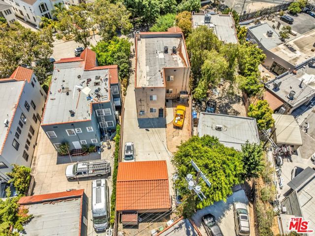 1073 S Mansfield Avenue, Los Angeles CA: https://media.crmls.org/mediaz/614d3567-d1ef-469f-bb02-76a095094237.jpg