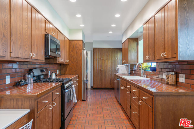 Drew Fenton | 11806 Bellagio Road Los Angeles CA | MLS: 7579537 Drew Fenton | 11806 Bellagio Road Los Angeles CA | MLS: 7579537