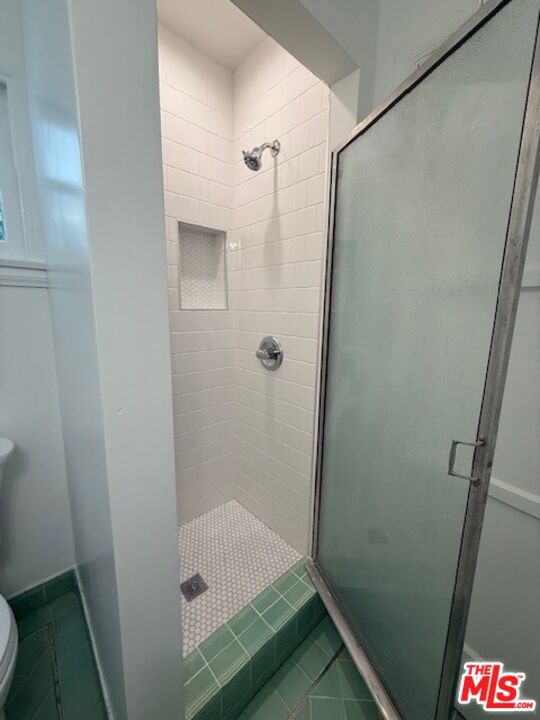 2515 Canyon Drive, Los Angeles CA: https://media.crmls.org/mediaz/614d8ad5-6970-46b3-ab8f-c862893454dc.jpg