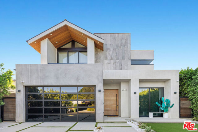 4527 Simpson Avenue, Studio City CA: https://media.crmls.org/mediaz/614e6513-179a-4fe7-b64c-0b464698a9dd.jpg