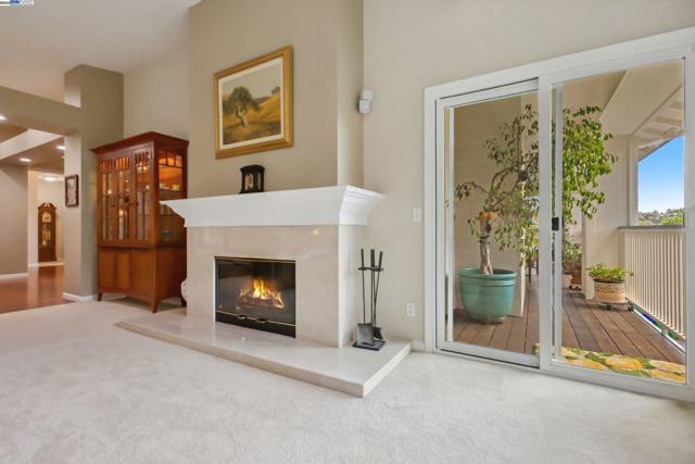 3565 Star Ridge Rd, Hayward CA: https://media.crmls.org/mediaz/614f0396-7504-4a4a-bfd6-d537fc2c77a1.jpg