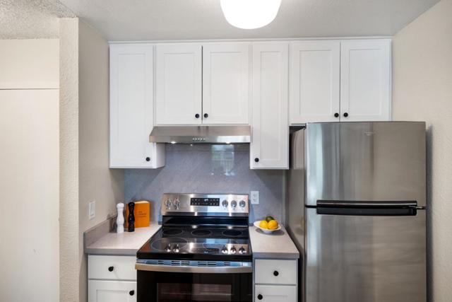 368 Imperial Way, Daly City CA: https://media.crmls.org/mediaz/614f1201-c0bb-469d-b225-1922c2aee39c.jpg