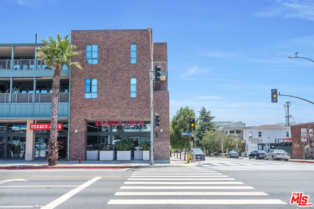 1119 23rd Street, Santa Monica CA: https://media.crmls.org/mediaz/614f1c71-2c9a-4a9f-a768-51323197e122.jpg