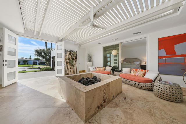 49845 Lago Drive, La Quinta CA: https://media.crmls.org/mediaz/614f3552-fe5d-4821-8865-f29bc02b1b20.jpg