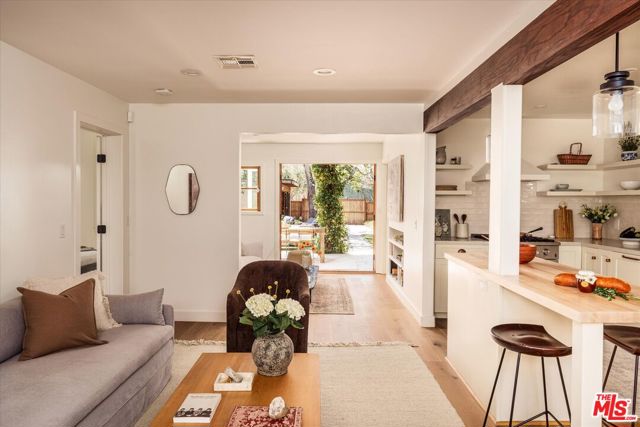 630 Brooks Avenue, Venice CA: https://media.crmls.org/mediaz/614f66a0-b160-422c-bd11-5a9bd7825b54.jpg