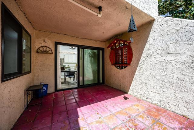 345 N Melrose Dr, Vista CA: https://media.crmls.org/mediaz/614f905f-84e3-4590-863a-597e097ffbe2.jpg