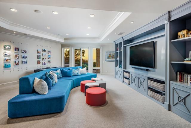 2516 Ruette Nicole, La Jolla CA: https://media.crmls.org/mediaz/614fb717-8498-48ff-8299-3d4d1ce47741.jpg