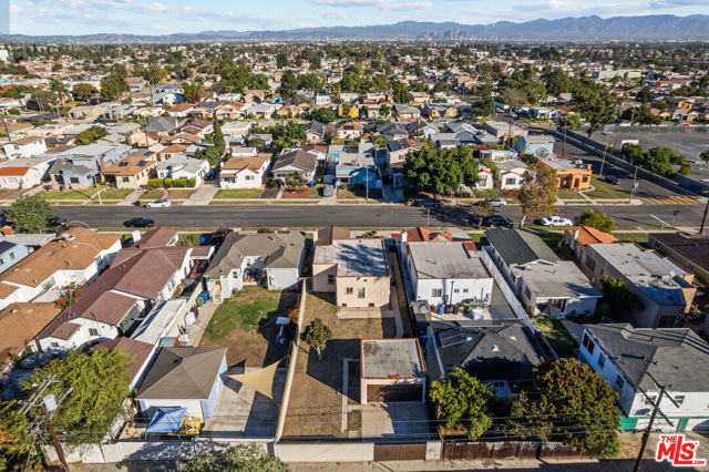 618 W 111th Place, Los Angeles CA: https://media.crmls.org/mediaz/614ff766-a9db-4876-94fd-34884cede2d2.jpg
