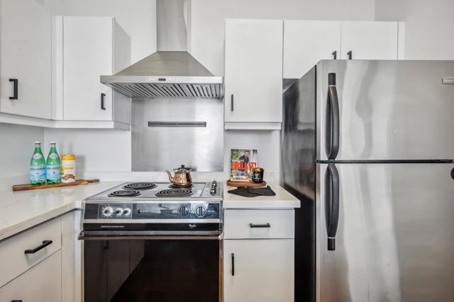 6363 Christie Avenue, Emeryville CA: https://media.crmls.org/mediaz/61501492-2311-47e6-9b0c-6e84d644be59.jpg