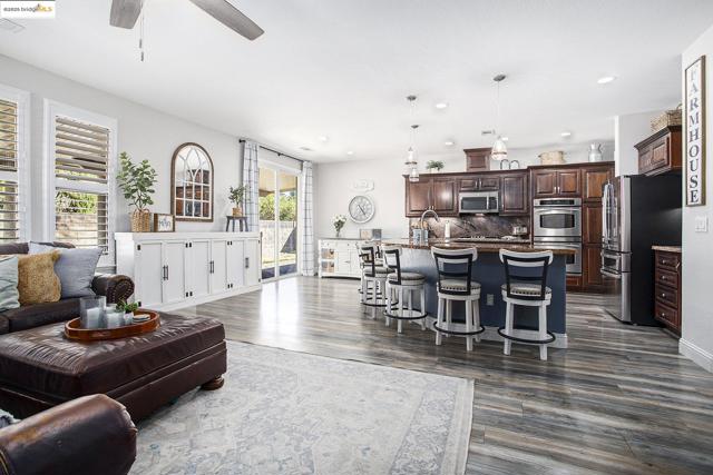 Ample family room space with open concept kitchen/family room combo.