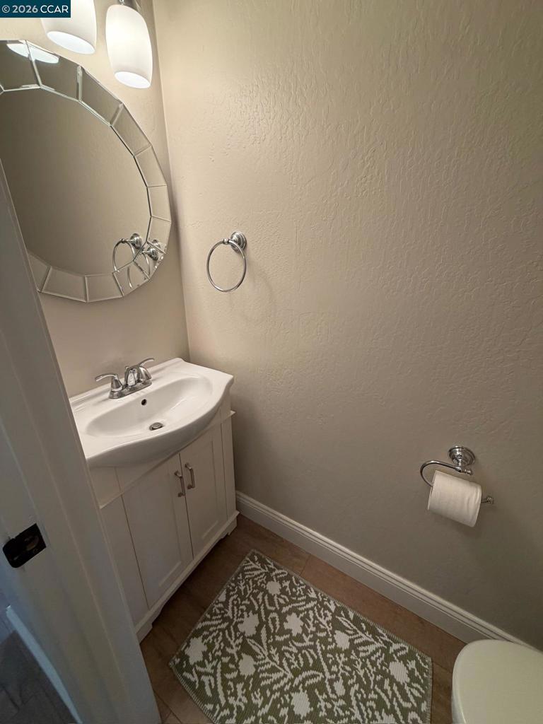 https://media.crmls.org/mediaz/6151374c-a435-492e-87ed-16d59ad25ba3.jpg?preset=X-Large