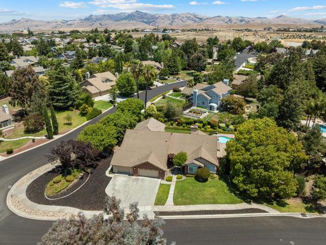 120 Tierra Del Sol, Hollister CA: https://media.crmls.org/mediaz/615164a0-5c9d-4b55-ad29-e4ac4525332e.jpg