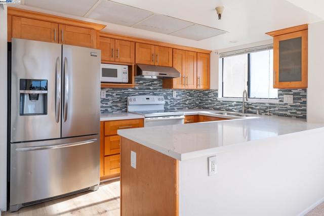 Image 13 of 32 For 545 Pierce Street  3301