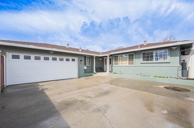607 La Mesa Drive, Salinas CA: https://media.crmls.org/mediaz/61520844-0bc7-47cb-9ca6-798f36e0ed4a.jpg