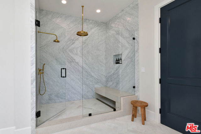 416 21st Place, Santa Monica CA: https://media.crmls.org/mediaz/61521285-53b7-48ae-b912-02574580e1a2.jpg