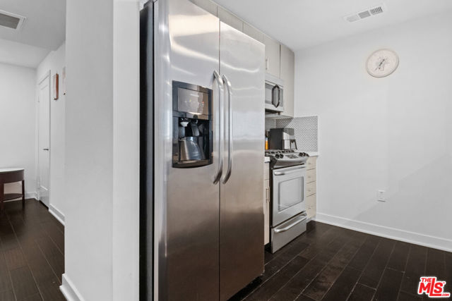 436 S Virgil Avenue, Los Angeles CA: https://media.crmls.org/mediaz/615255bd-8a88-4659-a961-ec91f96121f9.jpg