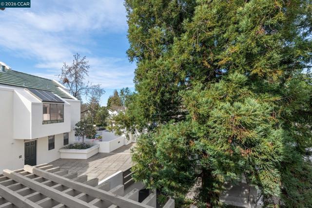 68 Mozden Ln, Pleasant Hill CA: https://media.crmls.org/mediaz/615268cc-c2b1-4a3e-be6b-cd52c2de80a8.jpg