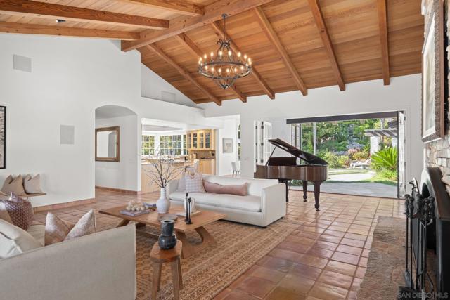 5354 El Camino Del Norte, Rancho Santa Fe CA: https://media.crmls.org/mediaz/615303c9-2a88-43f2-bcc4-650b1ad93e8b.jpg