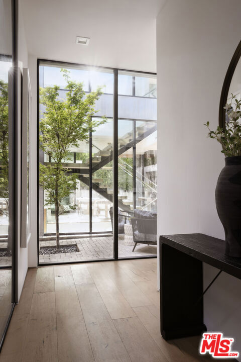633 N Crescent Heights Boulevard, Los Angeles CA: https://media.crmls.org/mediaz/61531e87-3efa-4a48-b41e-73a3b9ebfe8f.jpg