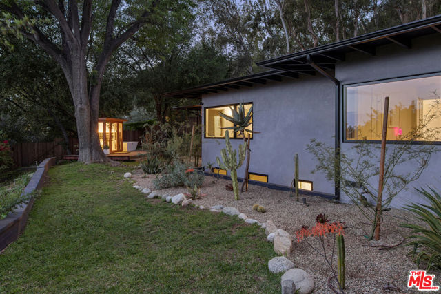 2235 Villa Heights Road, Pasadena CA: https://media.crmls.org/mediaz/61532abf-55e9-4536-8576-d1d688ca5cc0.jpg