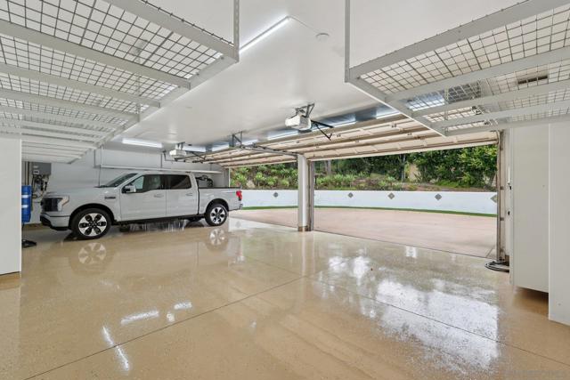 13371 Summit Cir, Poway CA: https://media.crmls.org/mediaz/61532e79-74ef-405b-bf8f-12ec0206486f.jpg