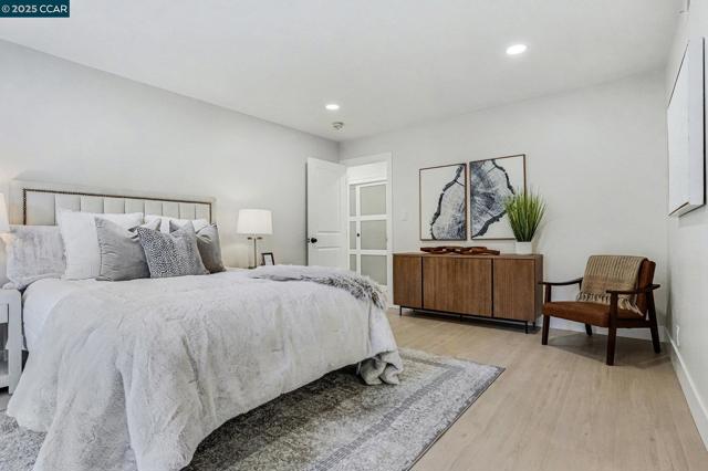 1053 Arkell Rd, Walnut Creek CA: https://media.crmls.org/mediaz/6153b42f-e125-4450-aaba-606862978997.jpg