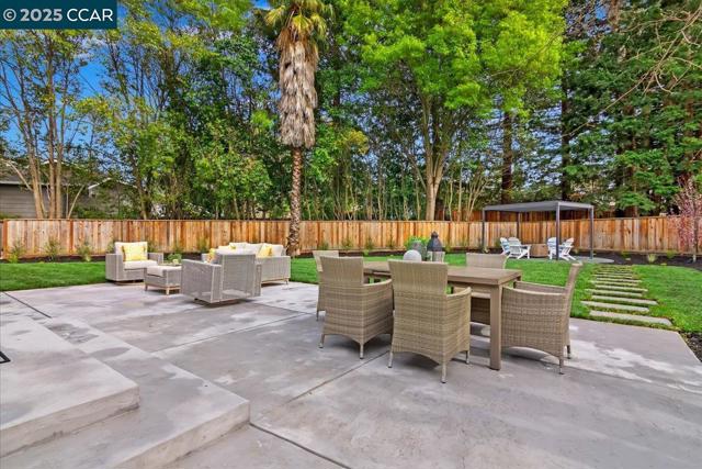721 Sinnet Ct, Danville CA: https://media.crmls.org/mediaz/61547488-6b9c-44f9-9309-07c516316b0c.jpg