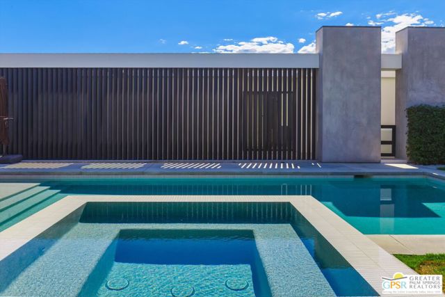 8 Desert Lark Circle, Rancho Mirage, CA 92270