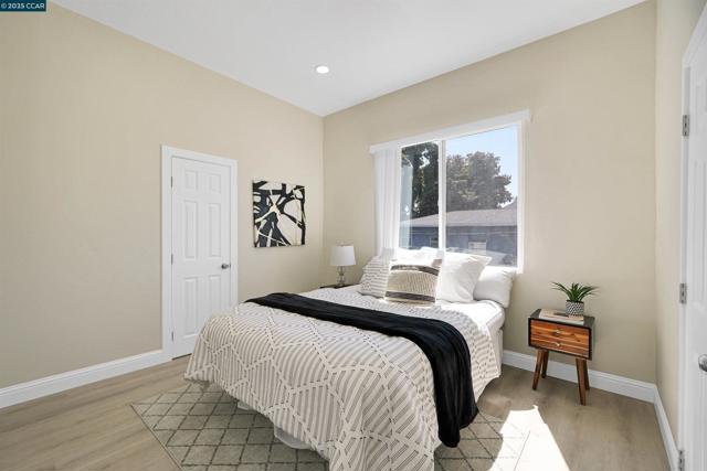 767 47Th St, Oakland CA: https://media.crmls.org/mediaz/61553ab8-2de3-4c57-81fc-f7809d488915.jpg