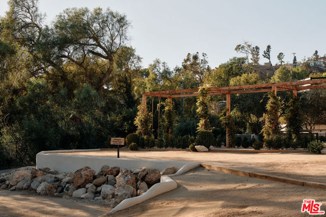 29685 Cuthbert Road, Malibu CA: https://media.crmls.org/mediaz/6155b394-651e-4c97-878d-777351f2a1d5.jpg