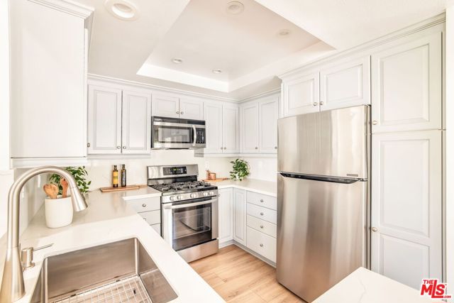 Drew Fenton | 17140 Palisades Circle Pacific Palisades CA | MLS: 7347476