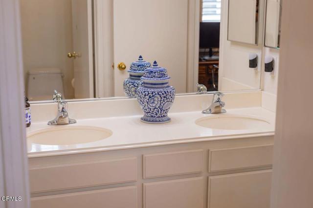 33 Alhambra Avenue, Ventura CA: https://media.crmls.org/mediaz/6156315f-e36b-413d-8b36-023e0afba31b.jpg