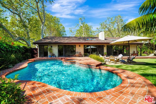 30612 Sicomoro Drive, Malibu CA: https://media.crmls.org/mediaz/61566936-95a8-4bd3-b52d-87ca65e517ad.jpg
