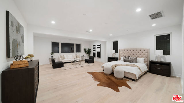 11782 N Hillsborough Lane, Porter Ranch CA: https://media.crmls.org/mediaz/61567eed-1768-4eab-923a-665fc801c1cd.jpg