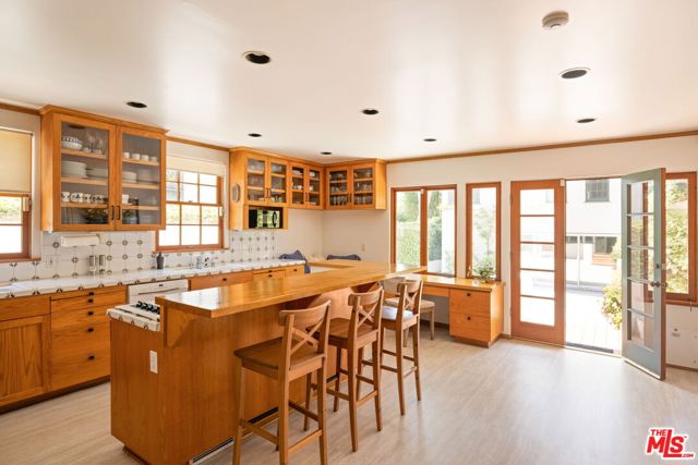 306 AMALFI Drive, Santa Monica CA: https://media.crmls.org/mediaz/615680de-443c-4770-bb84-416049d4c4f2.jpg