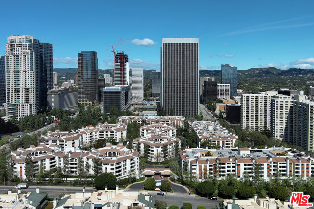 2142 Century Park Lane, Los Angeles CA: https://media.crmls.org/mediaz/61568a62-86cc-4e73-8760-16db1ebd78ff.jpg