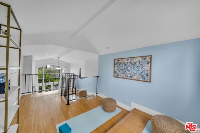 8011 Rayford Drive, Los Angeles CA: https://media.crmls.org/mediaz/6156e6c9-06fd-4325-8e75-b6b7a875e984.jpg
