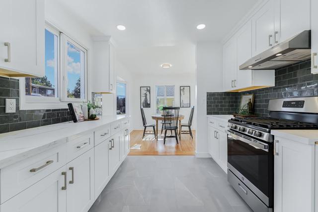 4715 Davenport Avenue, Oakland CA: https://media.crmls.org/mediaz/61570e5a-dd75-42b1-9795-686122bf6f34.jpg
