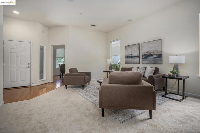 1012 Centennial Drive, Brentwood CA: https://media.crmls.org/mediaz/615718a8-a231-420d-b6a5-fef4a50f10bd.jpg