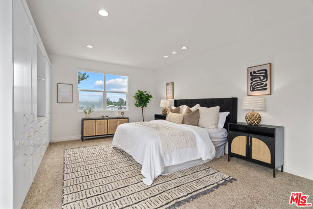 4424 Whitsett Avenue, Studio City CA: https://media.crmls.org/mediaz/61574657-c66c-4444-9027-6a509468432e.jpg