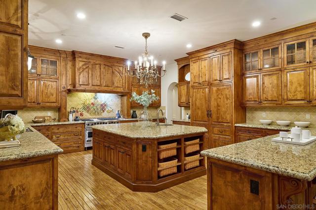 14155 Biscayne Pl, Poway CA: https://media.crmls.org/mediaz/615762c6-3735-4e61-a9af-a7a4eb9e2540.jpg