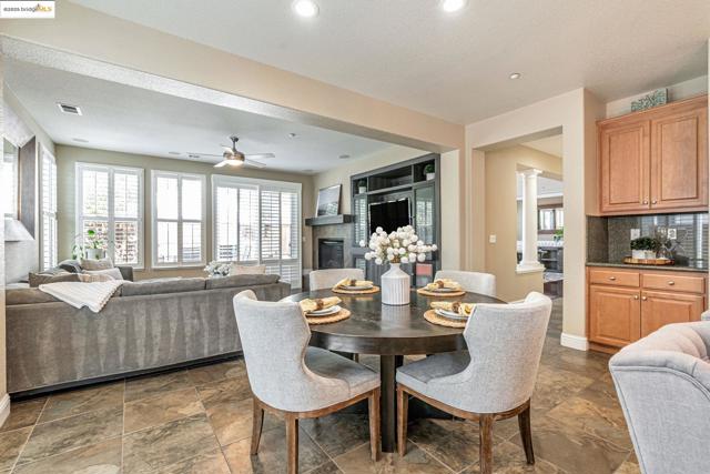 43 Sorrel Ct, Oakley CA: https://media.crmls.org/mediaz/6157c248-f270-4789-853d-a7802c4419f1.jpg