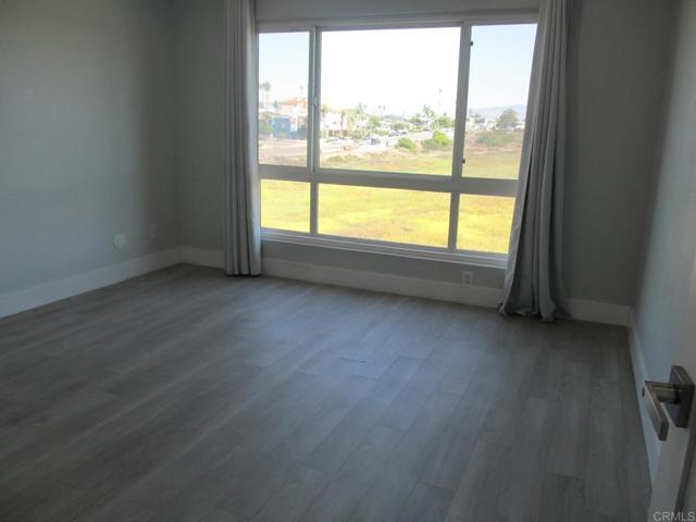 1111 Seacoast, Imperial Beach CA: https://media.crmls.org/mediaz/61581a60-6acc-419e-9f14-98aa4f25501f.jpg