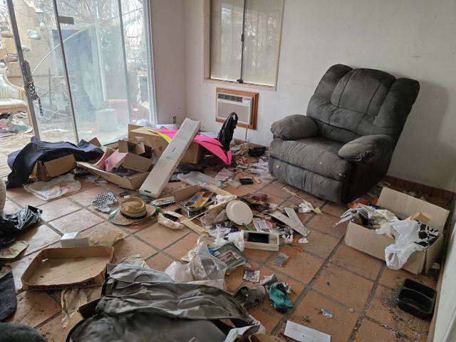 9563 &9561 Aisle Of Palms, Bombay Beach CA: https://media.crmls.org/mediaz/61585f87-e79c-4c5a-bdce-ee5bf56cae93.jpg