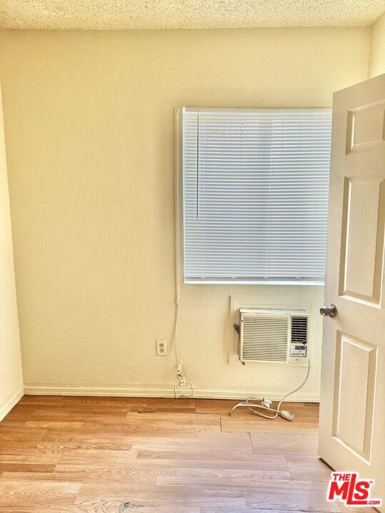 1109 Exposition Boulevard, Los Angeles CA: https://media.crmls.org/mediaz/6158d7d8-f978-4fc1-b0ab-3534fe8627ac.jpg